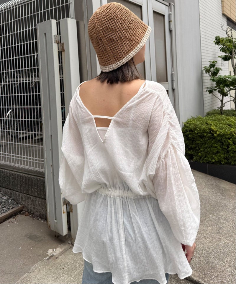 ベージュ