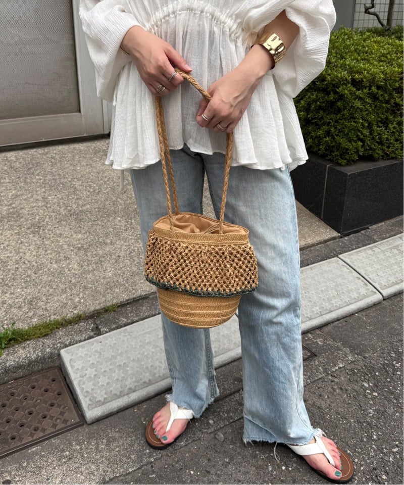 ベージュ