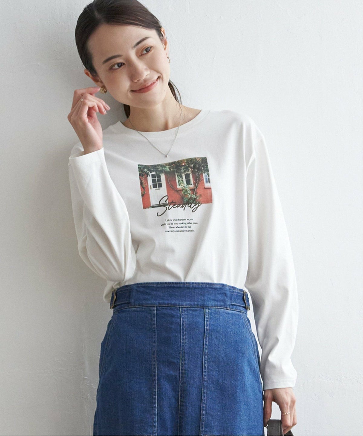 オフホワイト