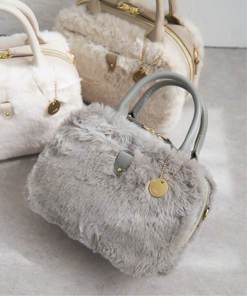 グレー
