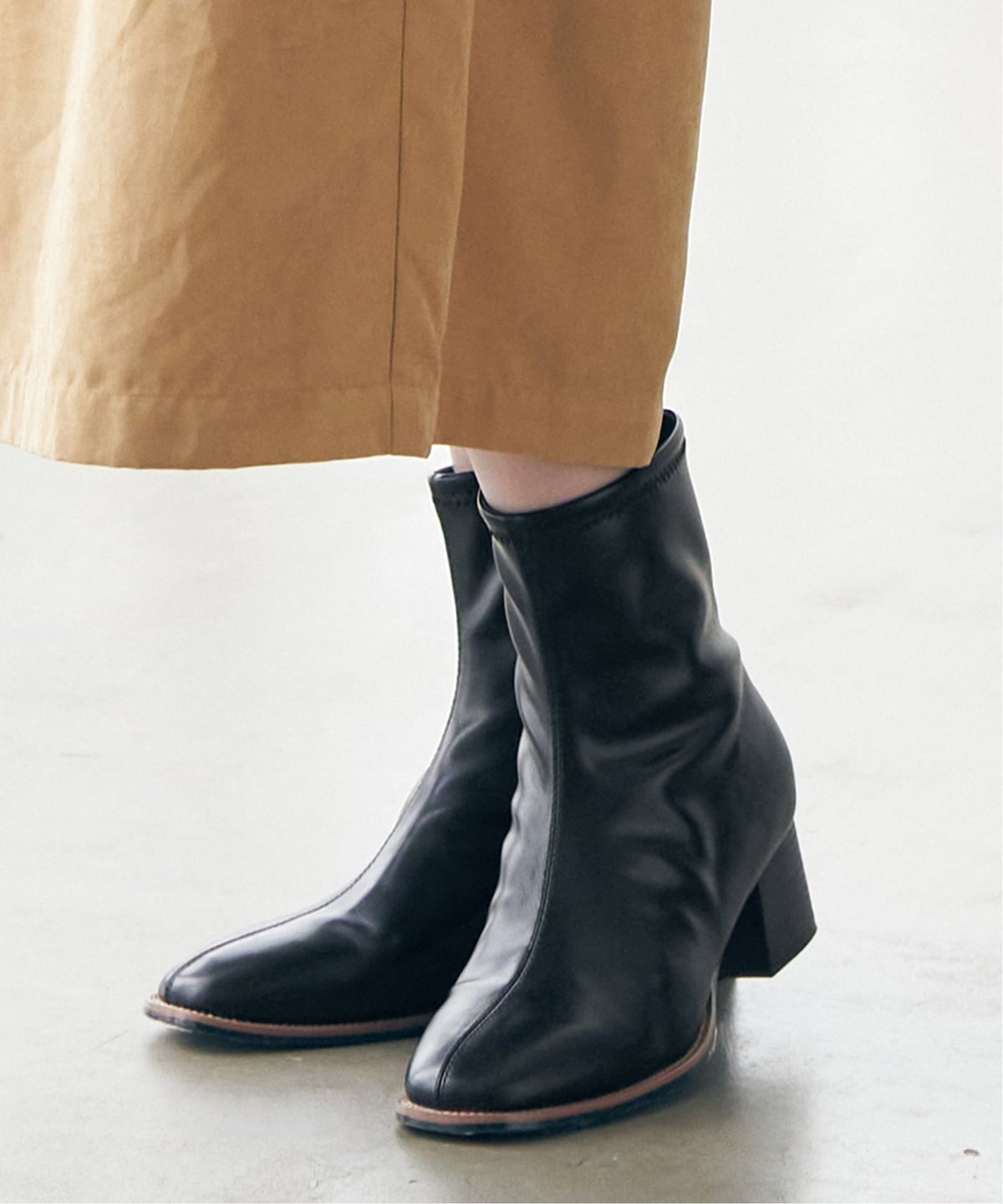 ブラック