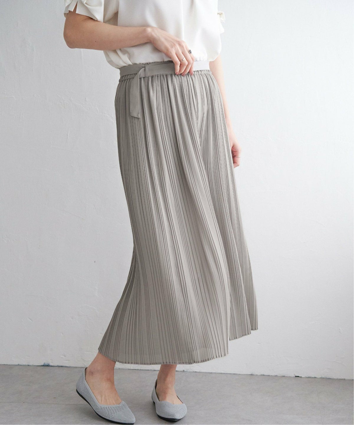 ミディアムグレー