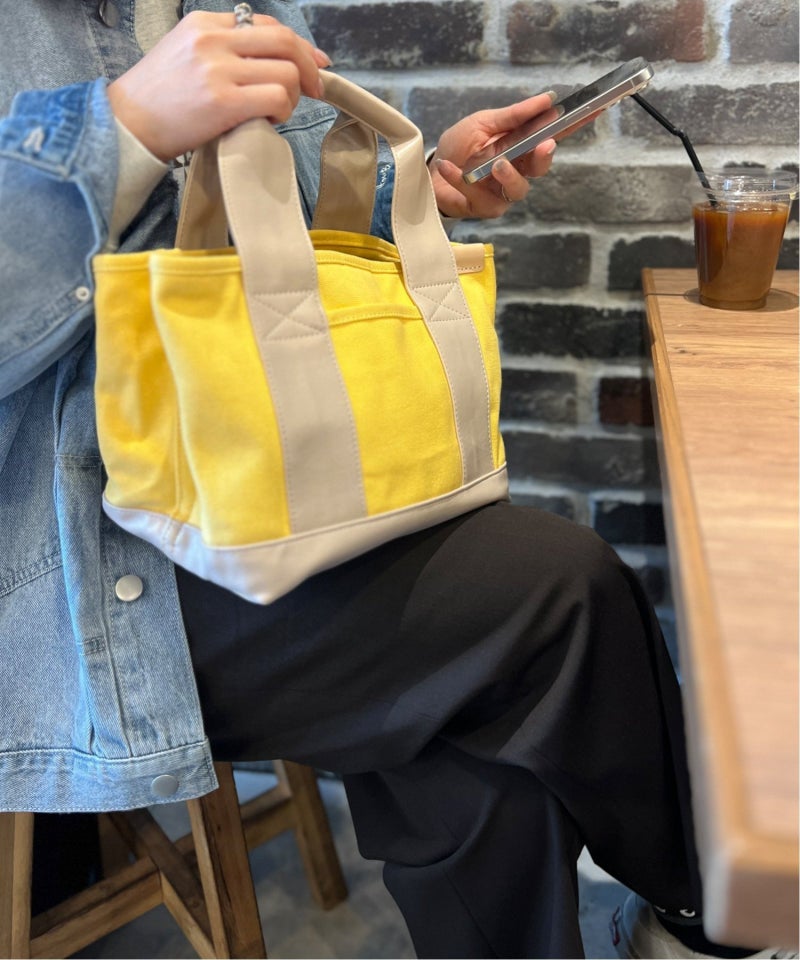 イエロー