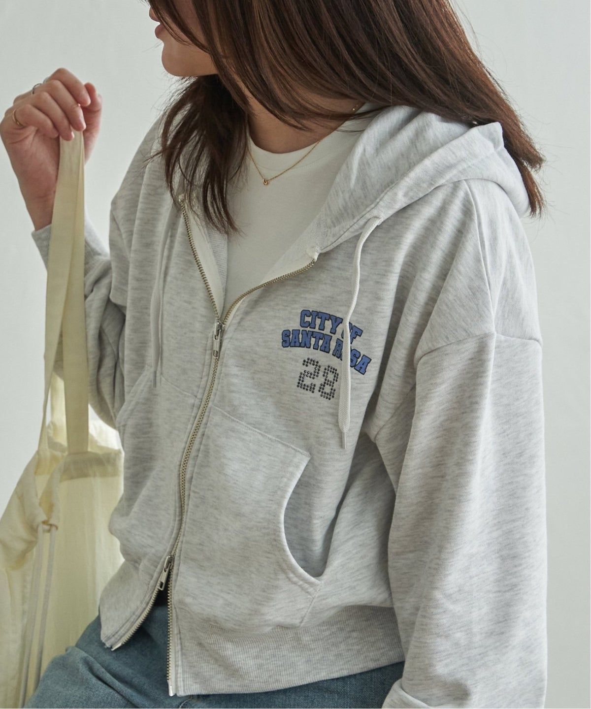 ミディアムグレー