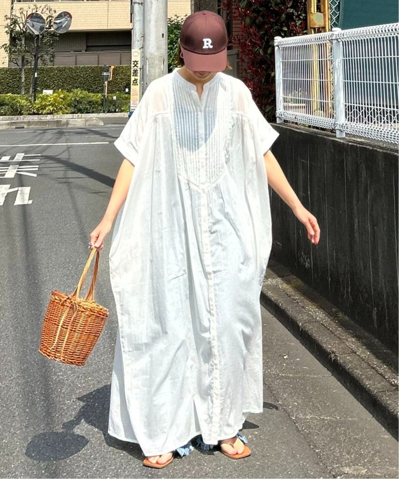 オフホワイト