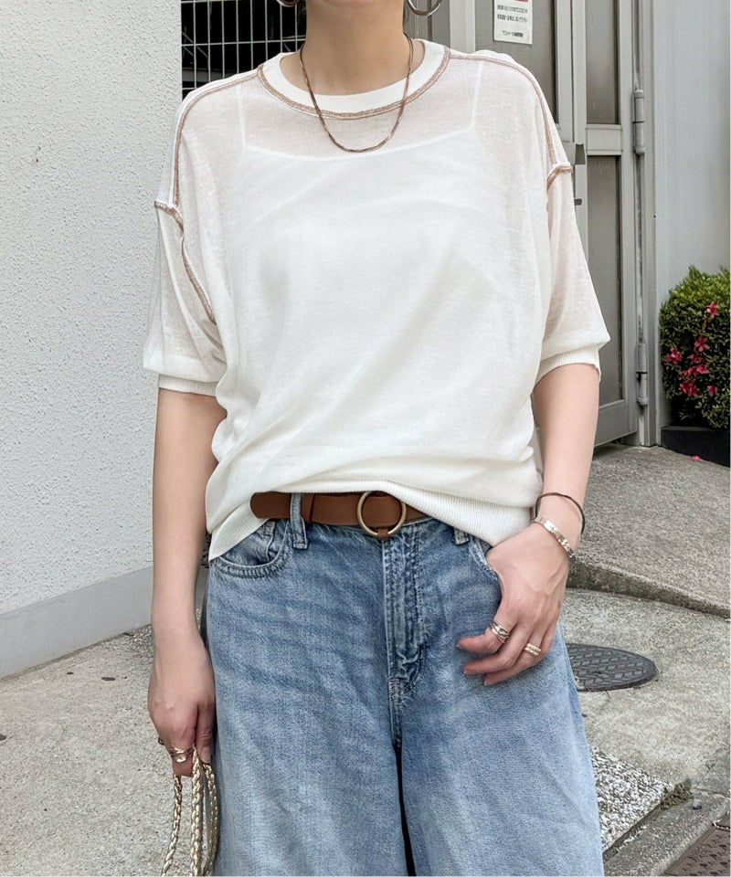 オフホワイト