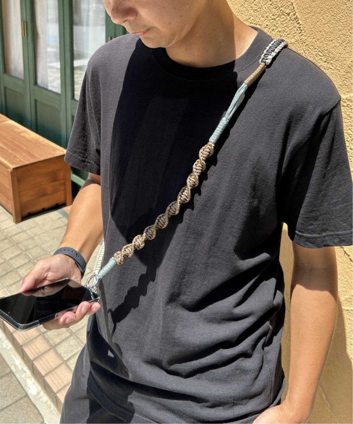 ブラック