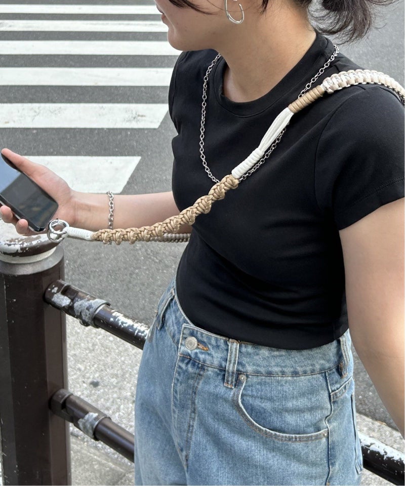 ベージュ