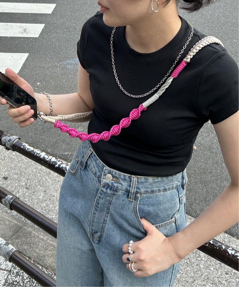 ダークピンク