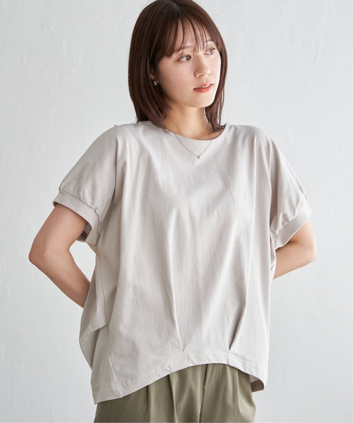 ベージュ