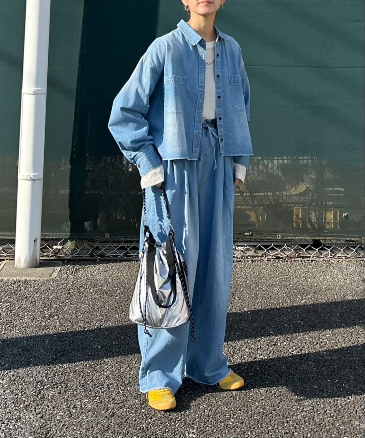 ブルー