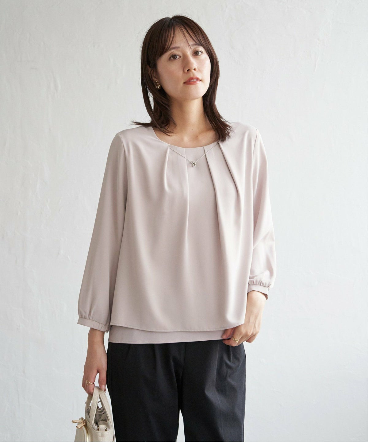 ピンクベージュ