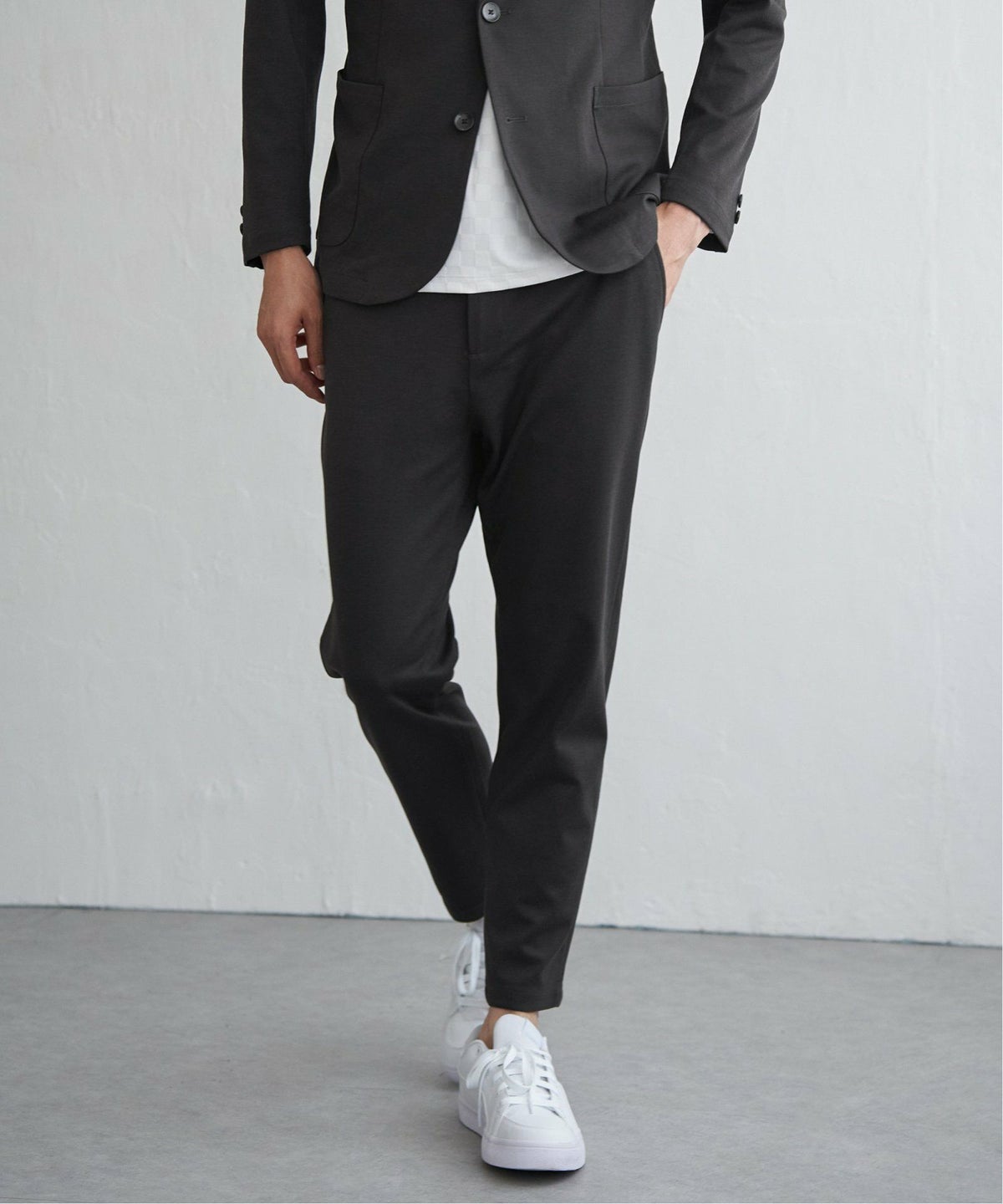 ダークブラウン