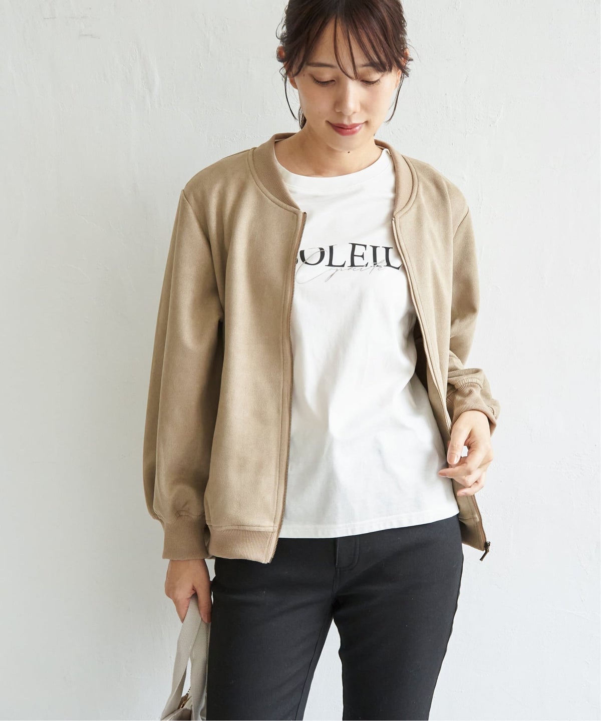 ベージュ