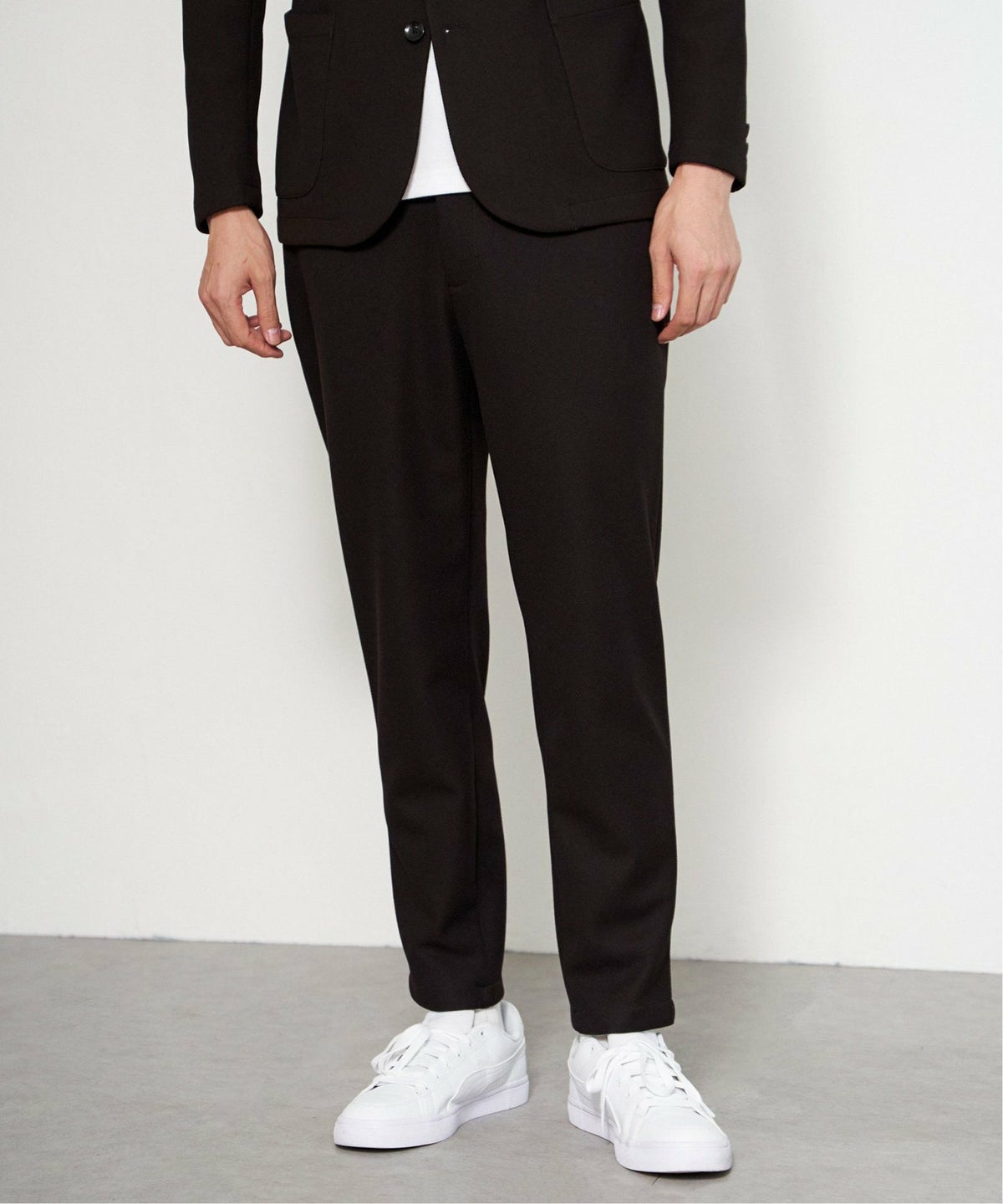 ダークブラウン