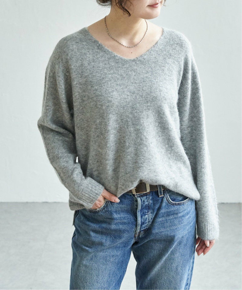 グレー