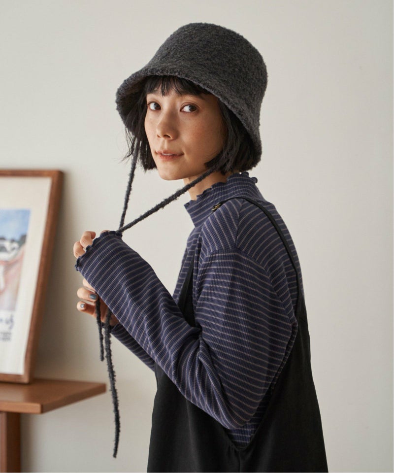 グレー