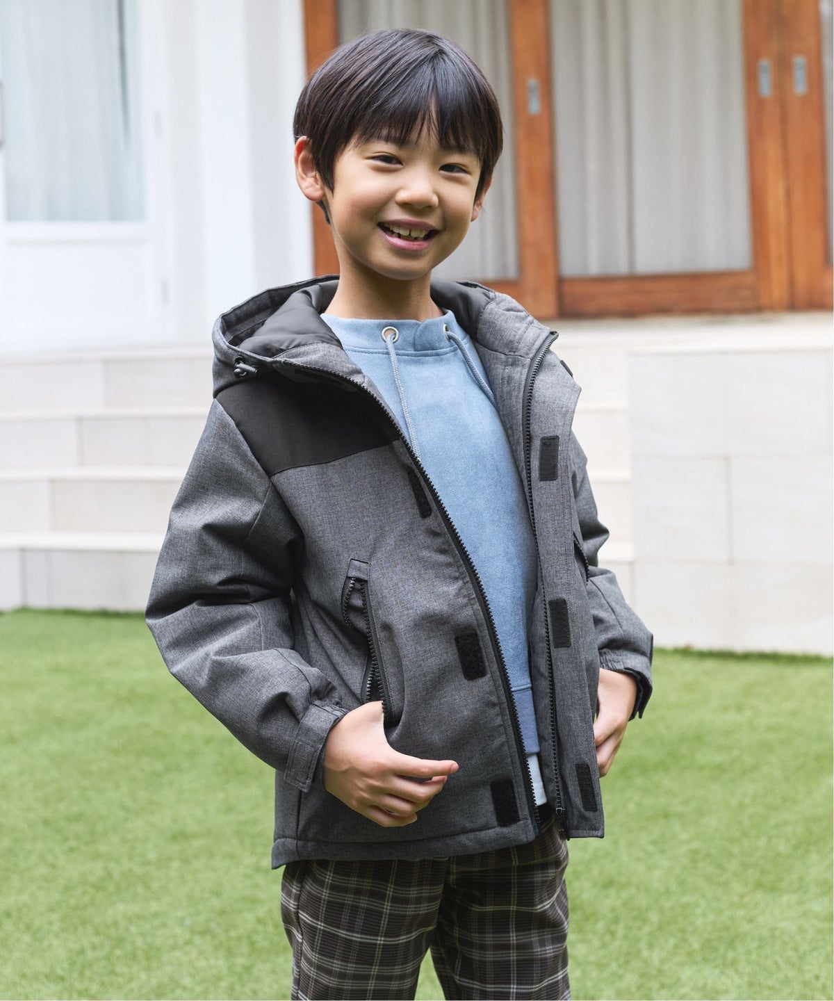 ミディアムグレー