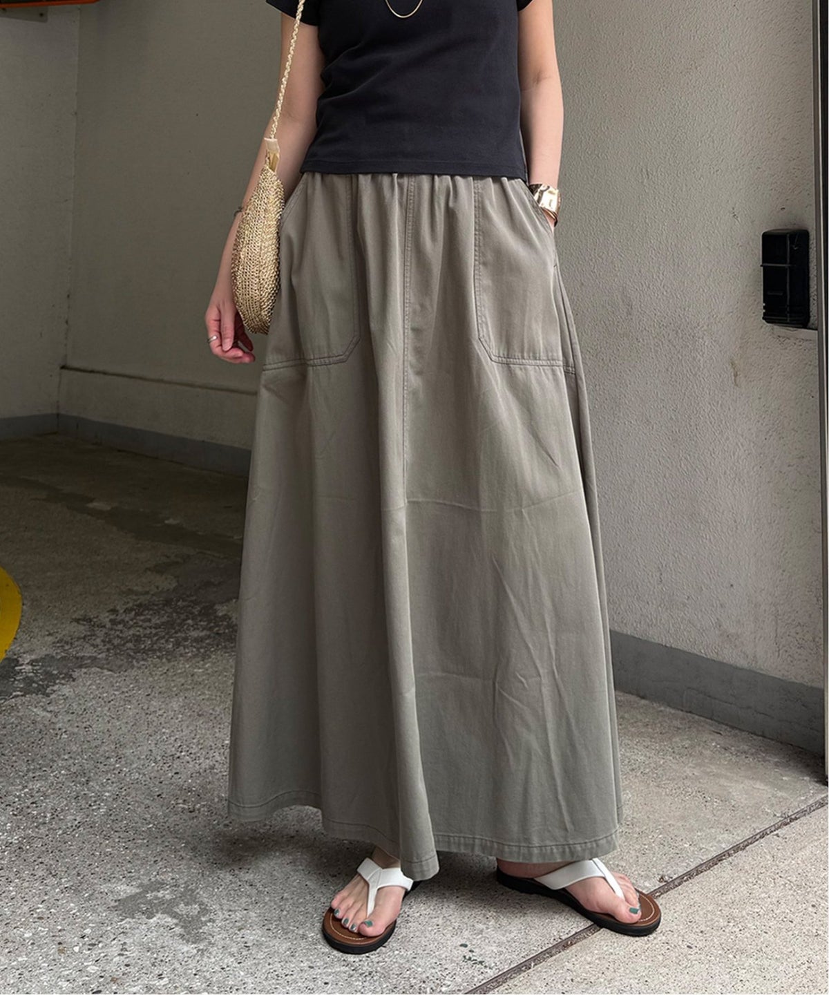 カーキ