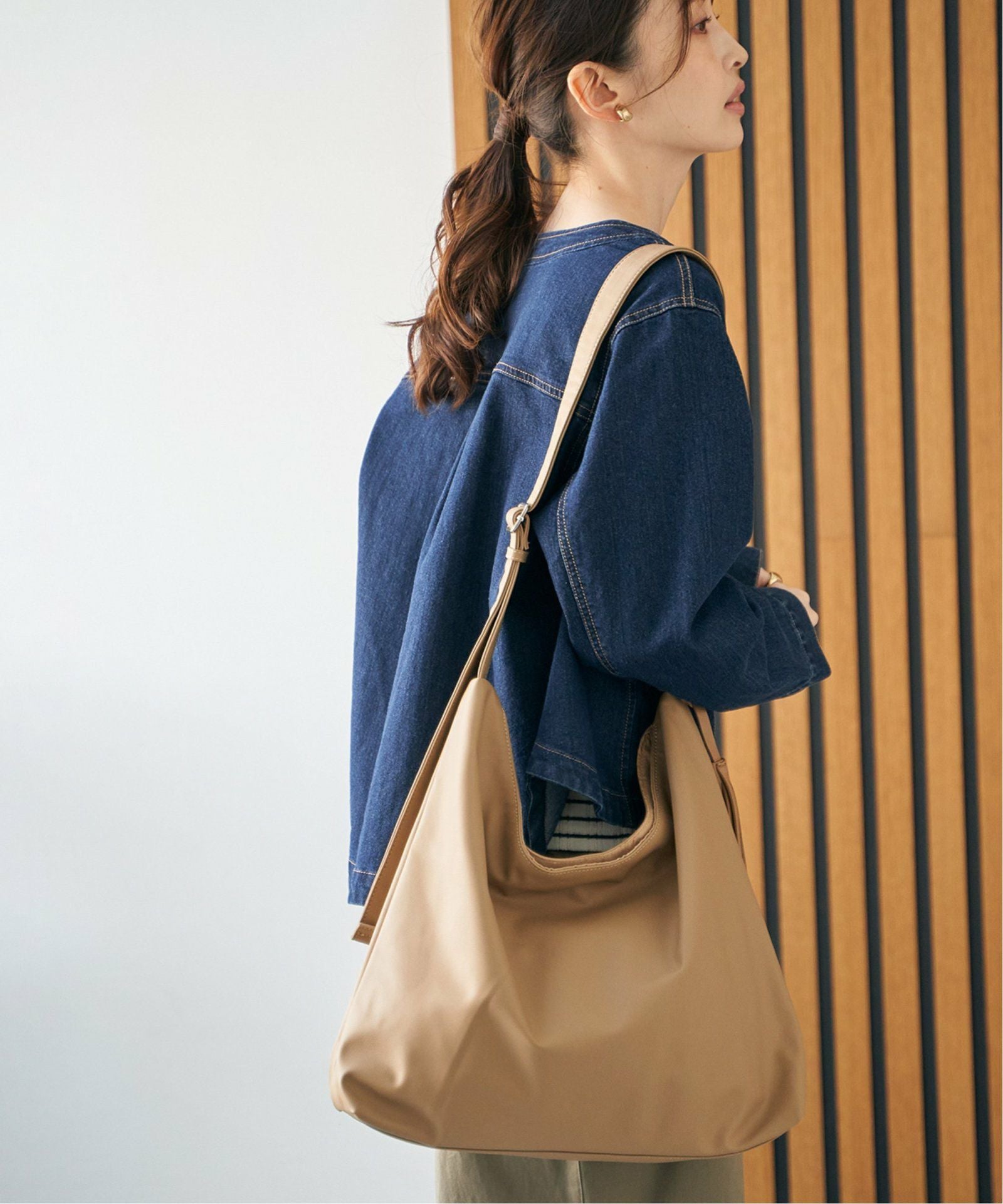合皮タッセル付きビッグショルダーバッグ,ikka| TOKYO DESIGN CHANNEL