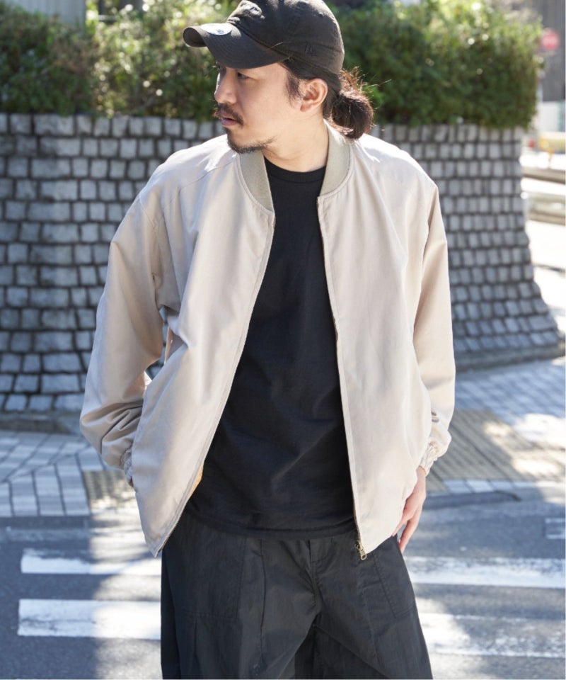 ベージュ