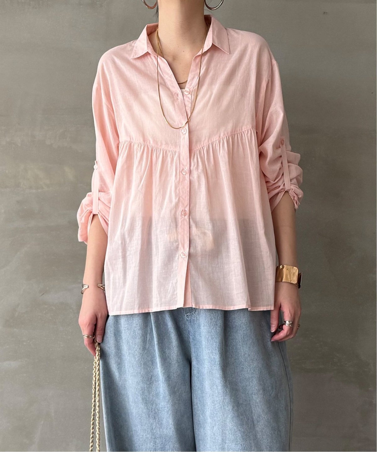 サーモンピンク