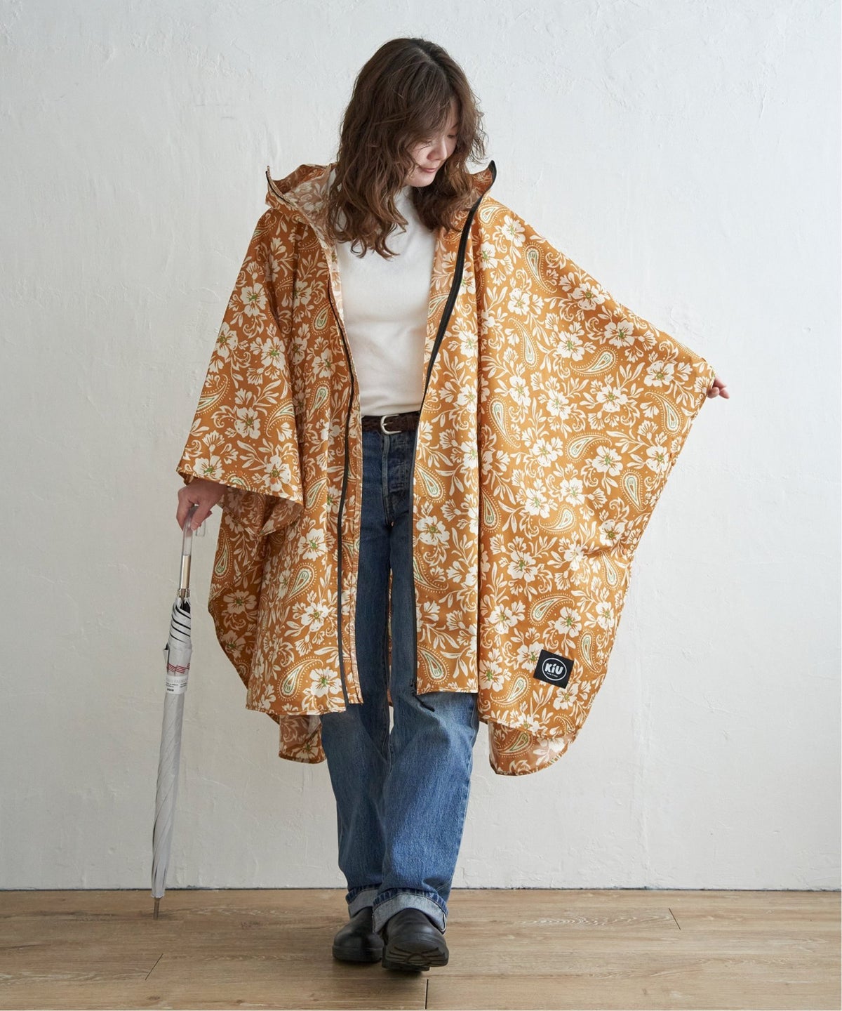 サーモンピンク