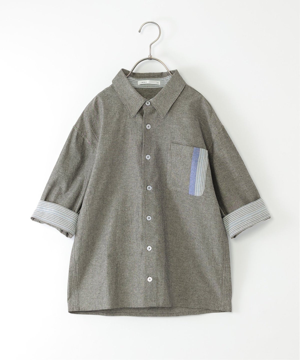 ミディアムグレー