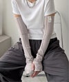 グレー