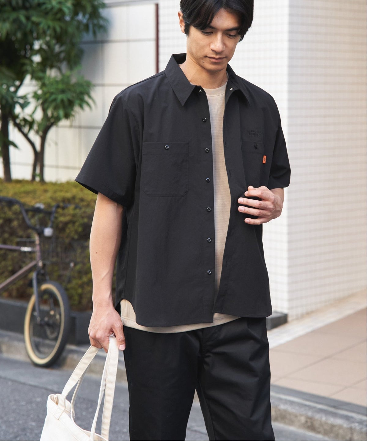 ブラック