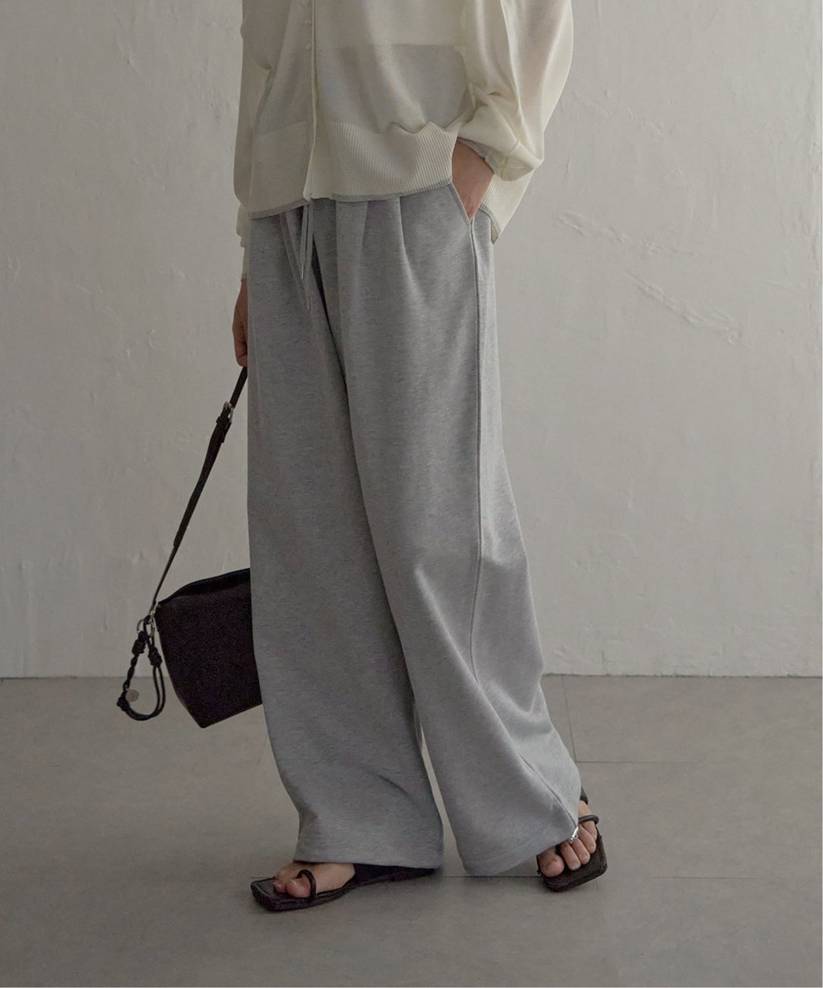 ミディアムグレー