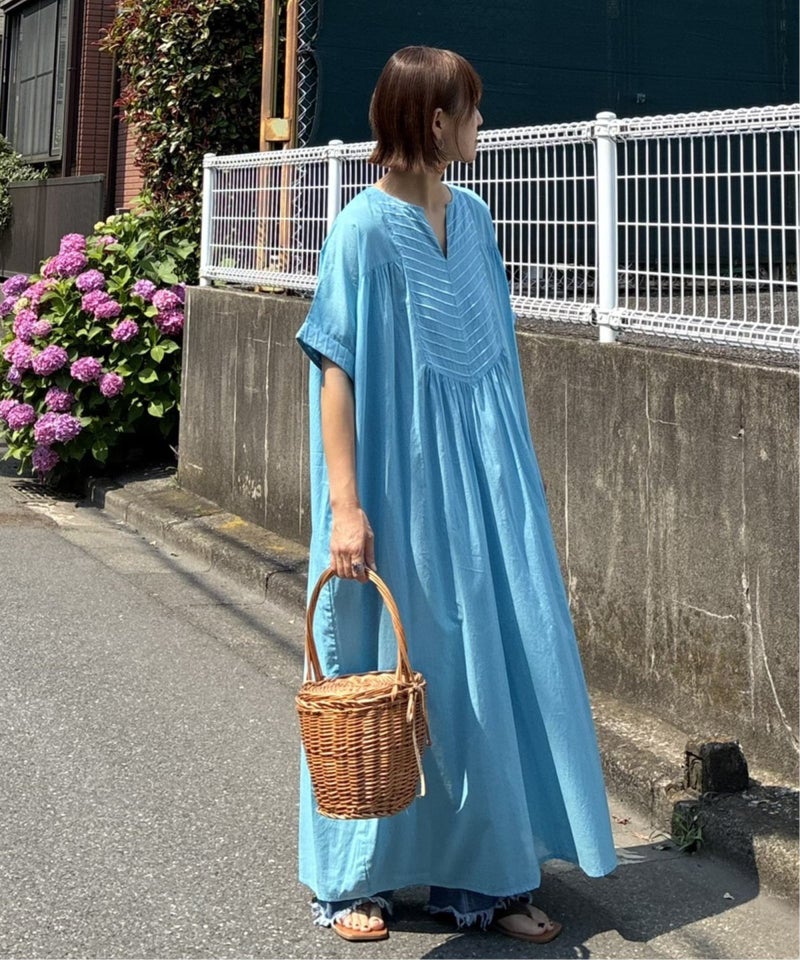 ライトブルー