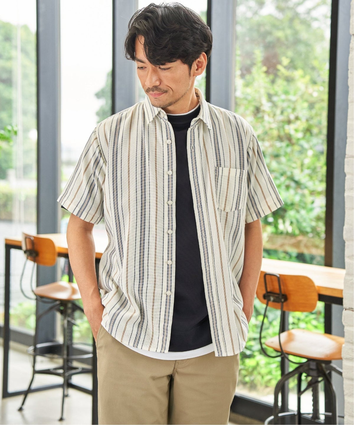 オフホワイト