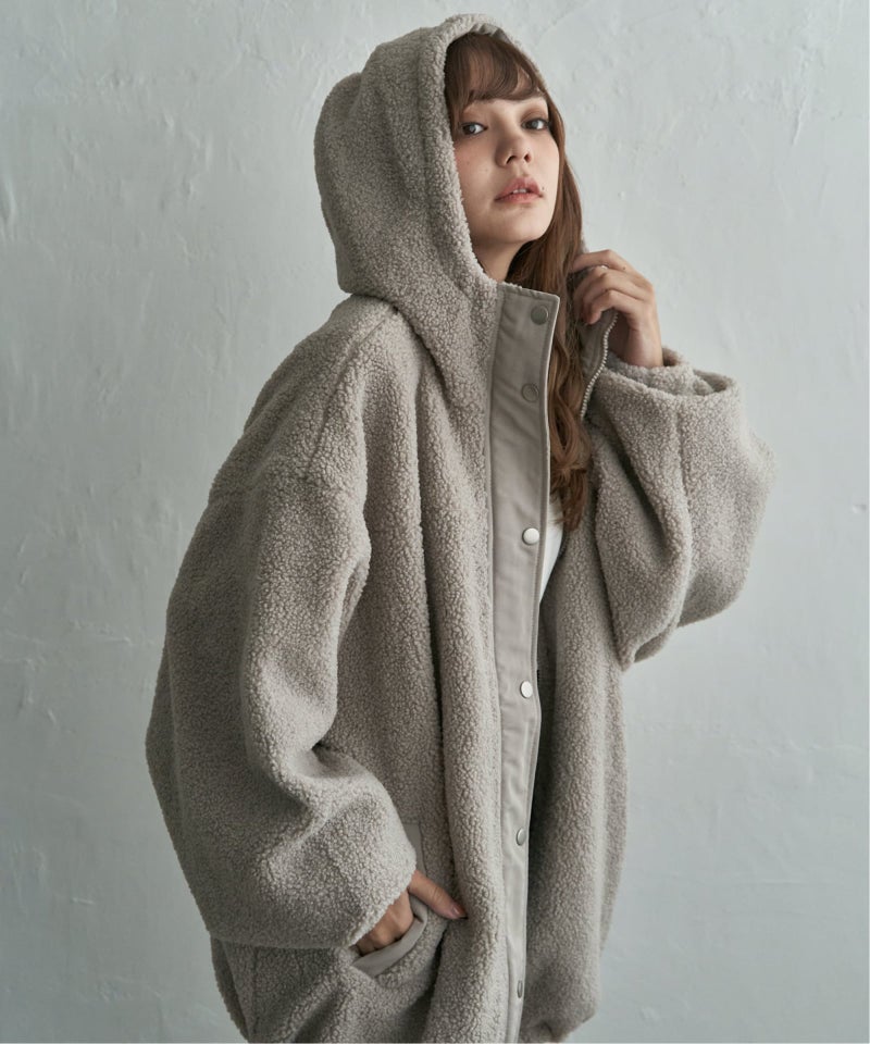 グレー