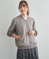 グレー
