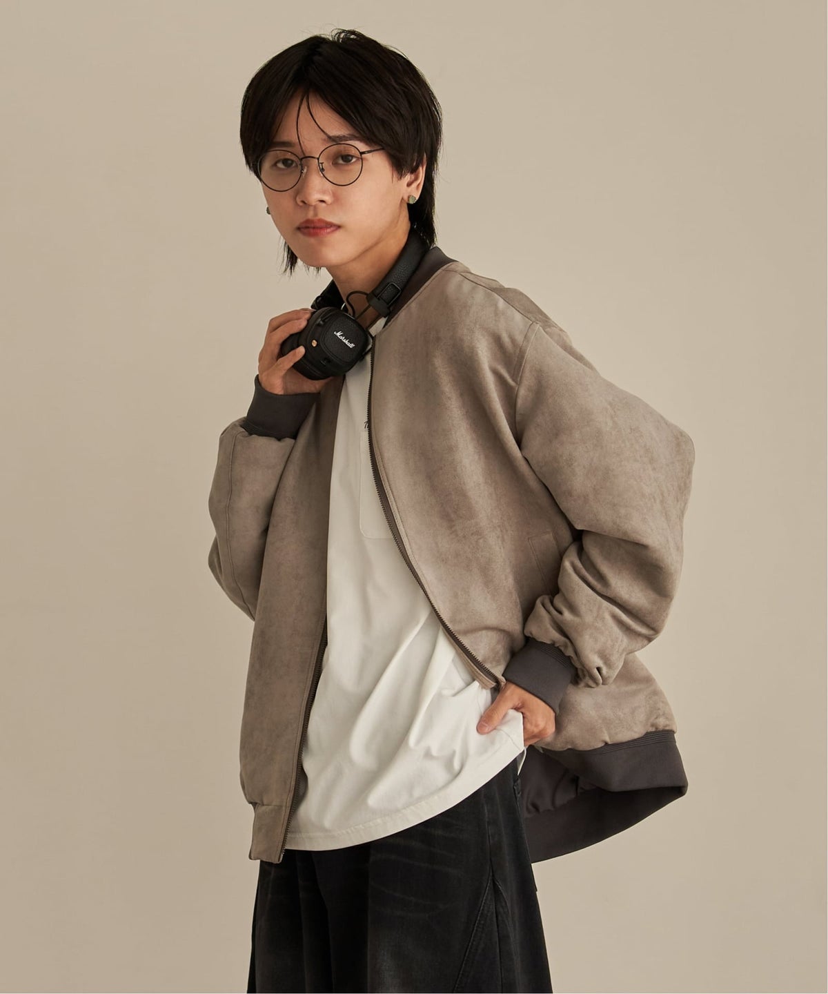 ベージュ