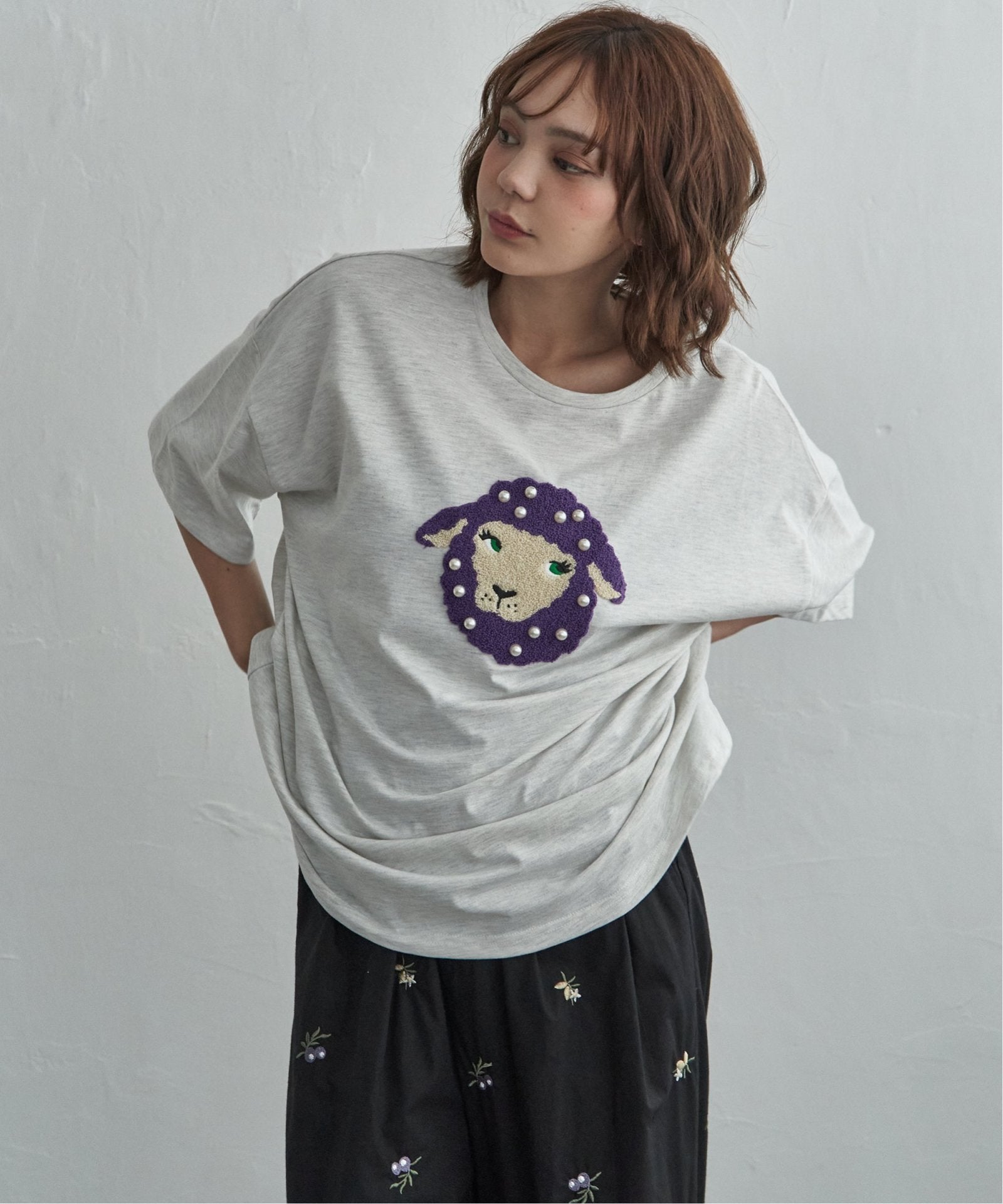 パール付き ヒツジ サガラ刺繍Tシャツ,notch.| TOKYO DESIGN CHANNEL