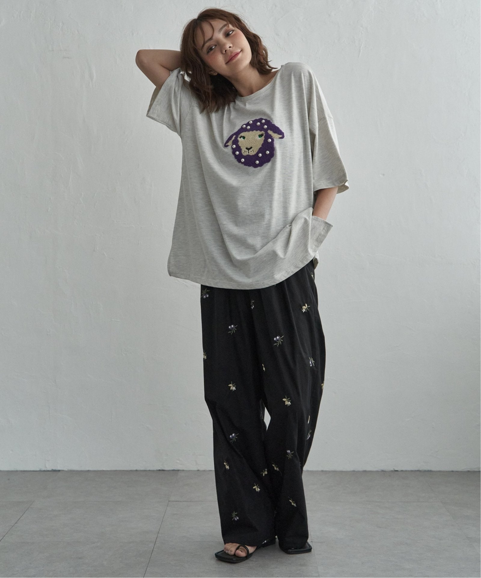 パール付き ヒツジ サガラ刺繍Tシャツ,notch.| TOKYO DESIGN CHANNEL