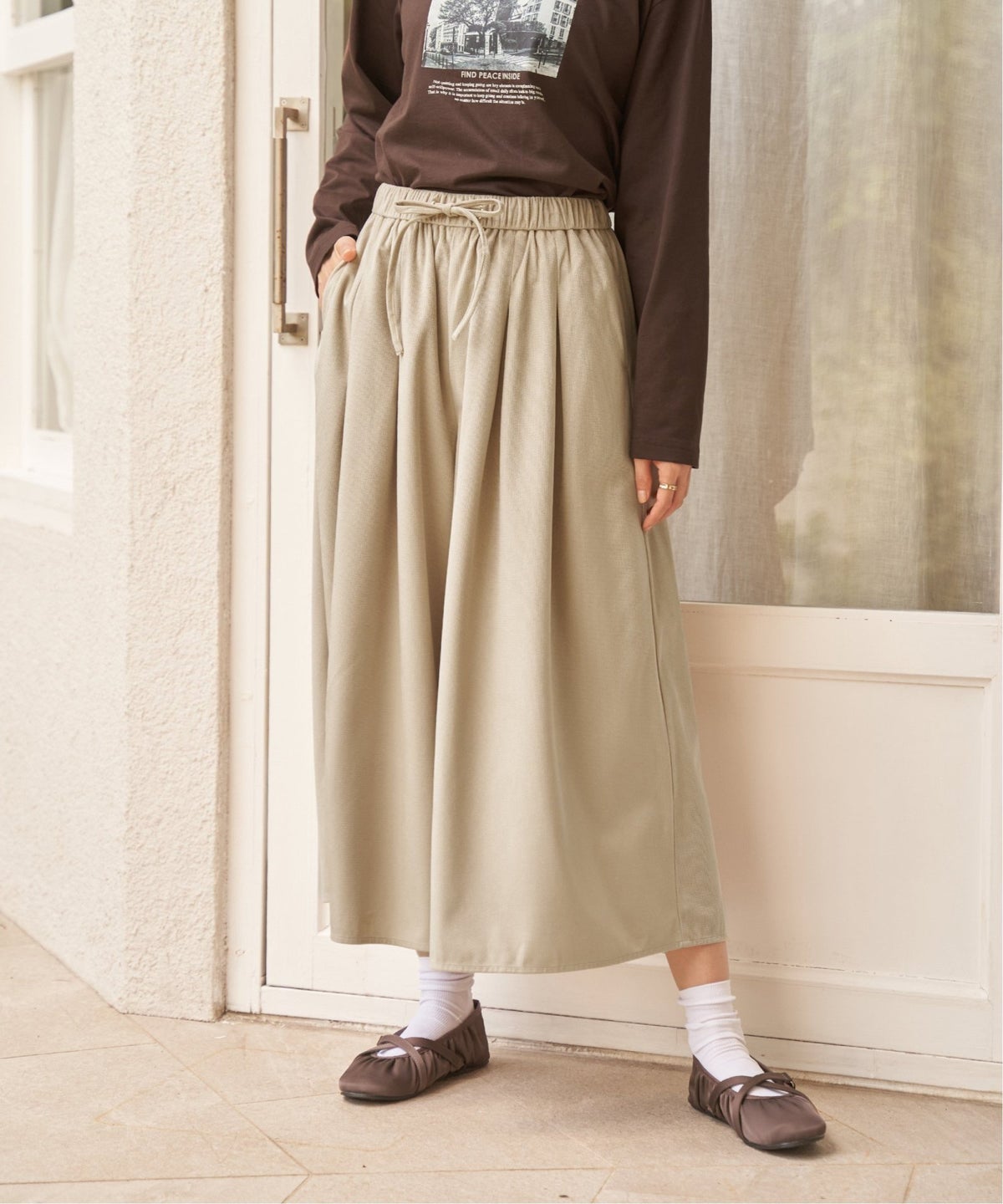 ベージュ