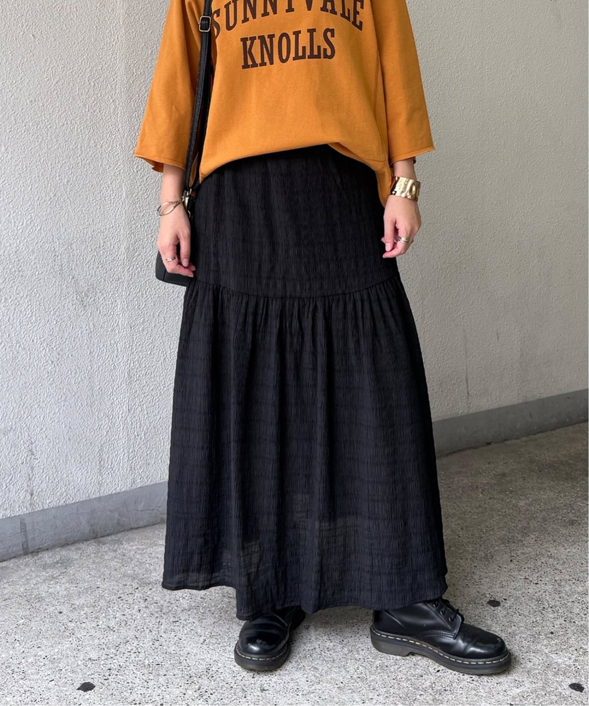 ブラック