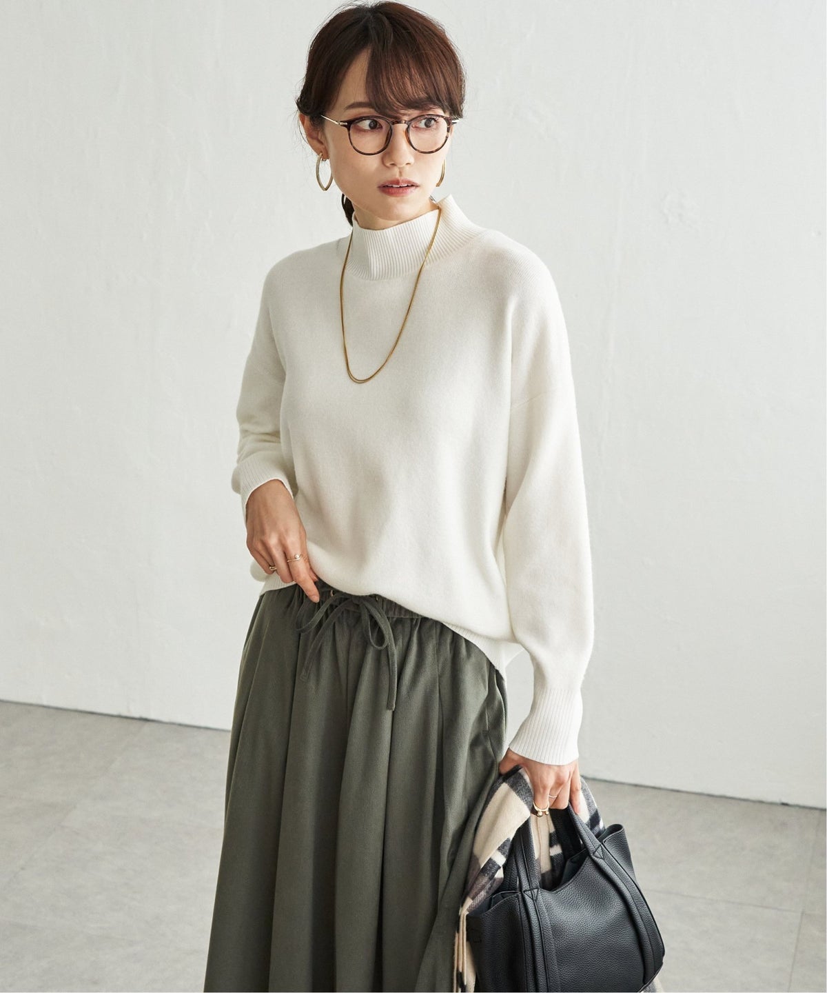 オフホワイト