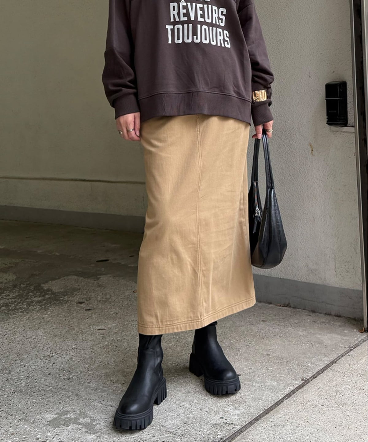 ベージュ