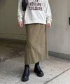 カーキ