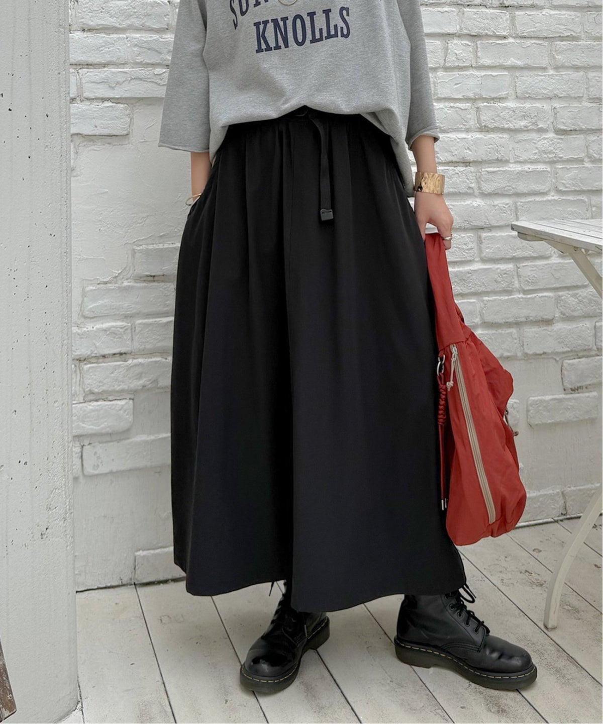 ブラック