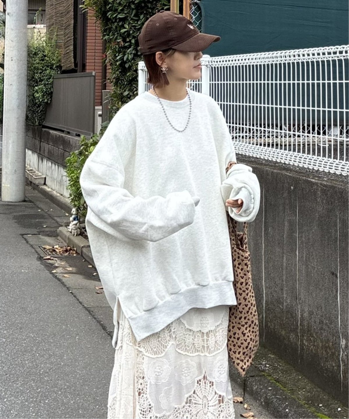 オフホワイト