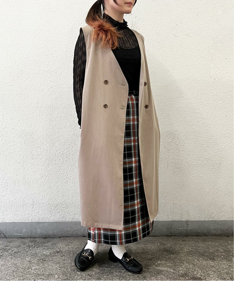 ベージュ