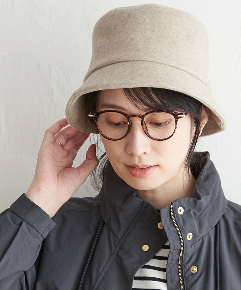 ベージュ