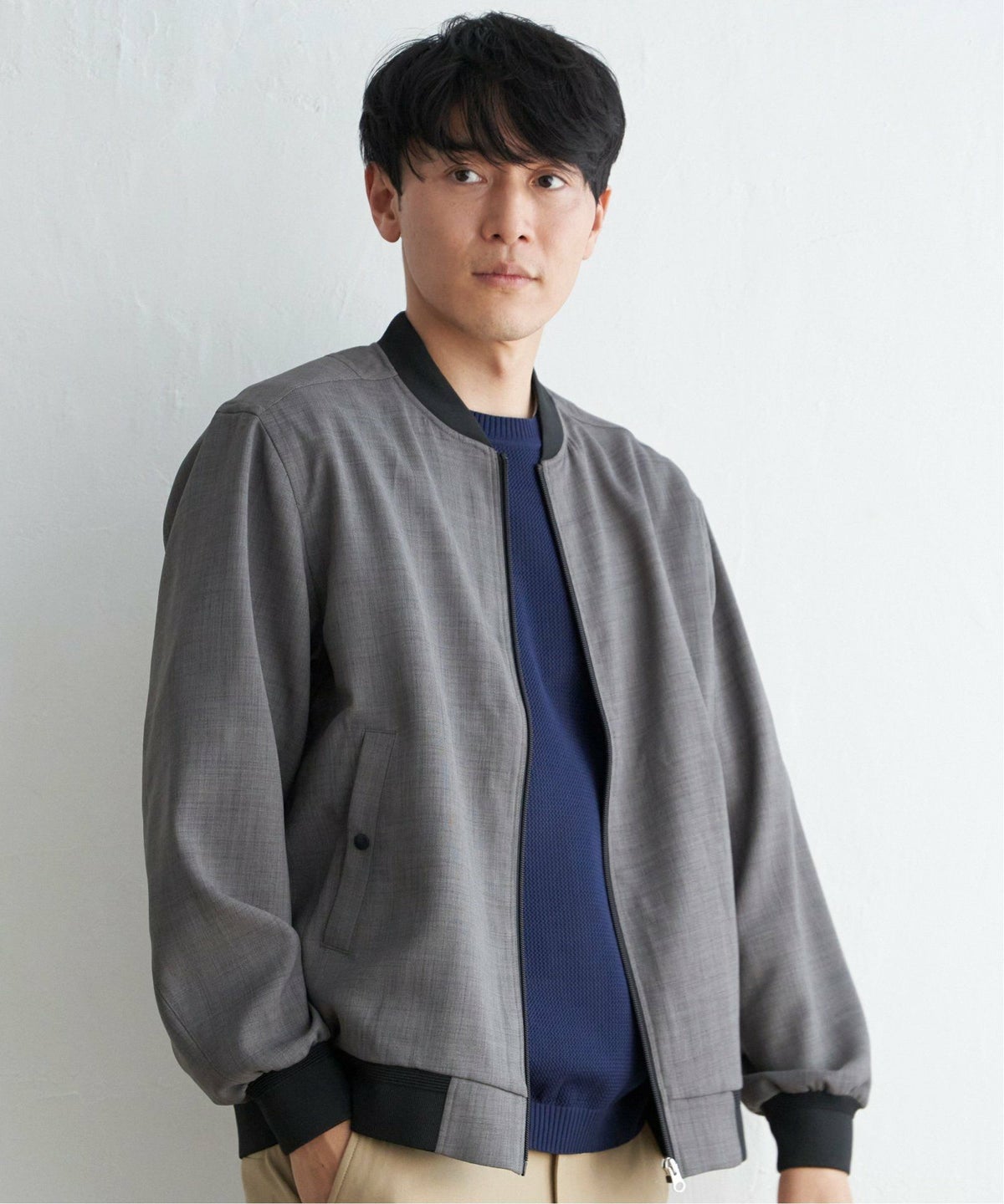 ミディアムグレー